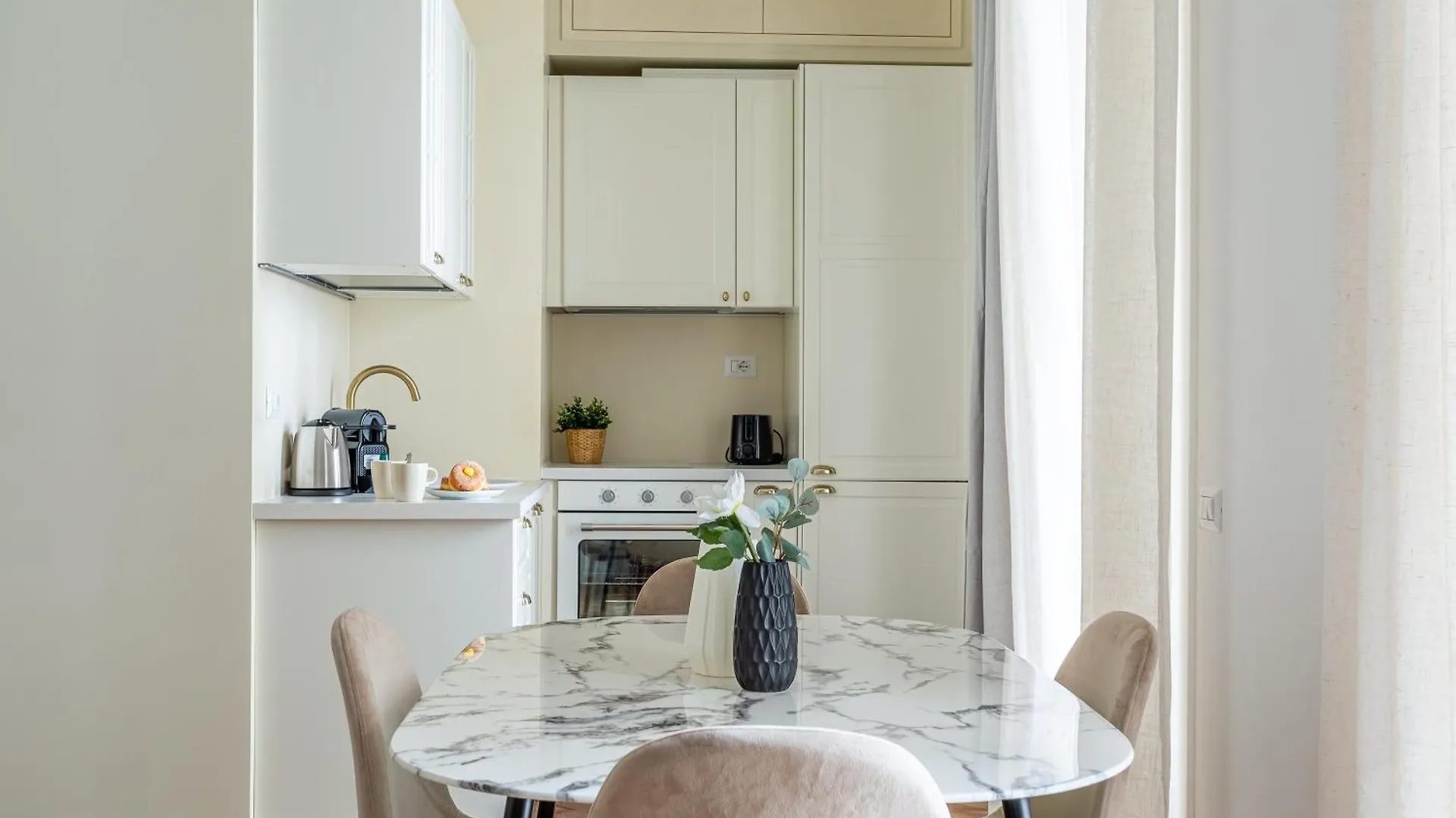 Iflat Stylish & Cozy Apt In The Heart Of Monti Rzym 0*,  Włochy
