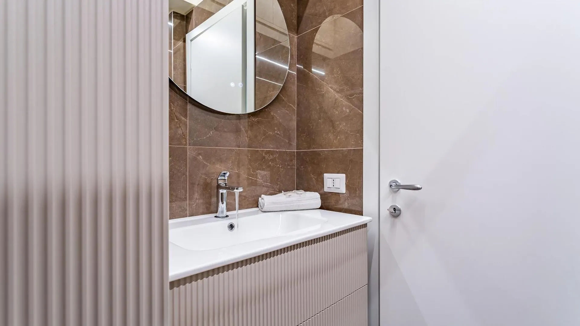 Iflat Stylish & Cozy Apt In The Heart Of Monti Rome